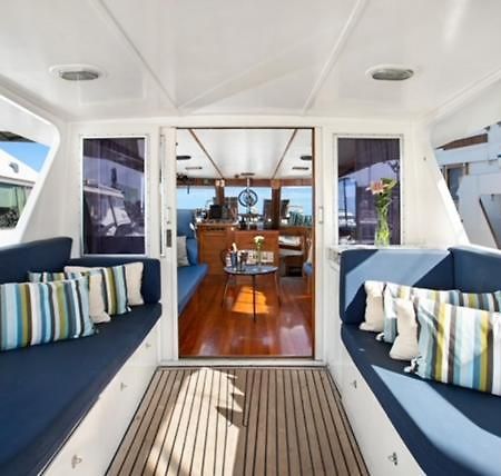 Charming Boat In Barcelona - Perfect Getaway Hotel Сант Адриа де Бесос Екстериор снимка
