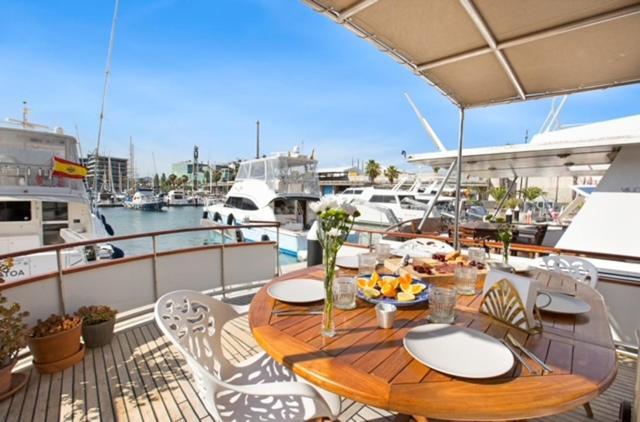Charming Boat In Barcelona - Perfect Getaway Hotel Сант Адриа де Бесос Екстериор снимка