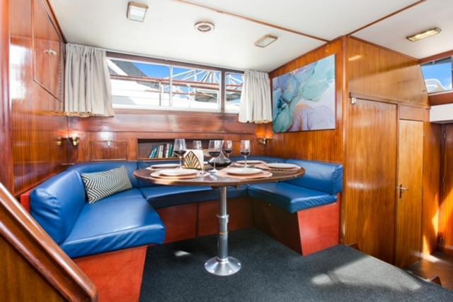Charming Boat In Barcelona - Perfect Getaway Hotel Сант Адриа де Бесос Екстериор снимка