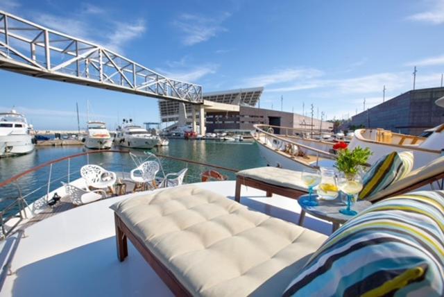 Charming Boat In Barcelona - Perfect Getaway Hotel Сант Адриа де Бесос Екстериор снимка