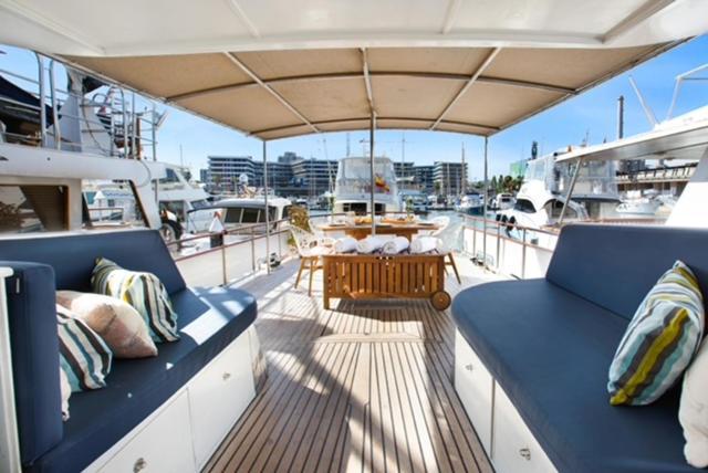 Charming Boat In Barcelona - Perfect Getaway Hotel Сант Адриа де Бесос Екстериор снимка
