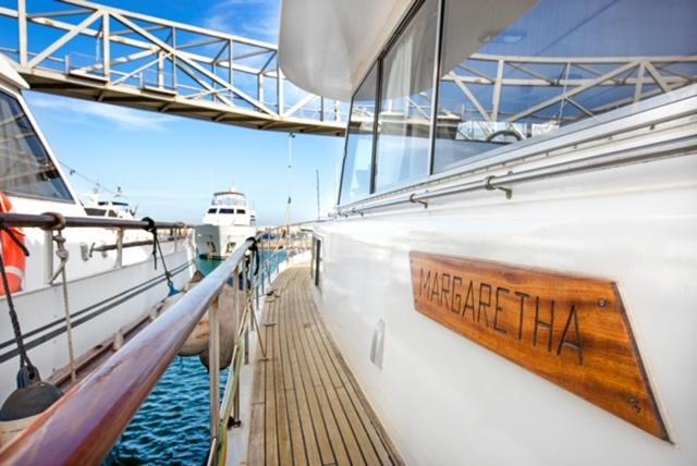Charming Boat In Barcelona - Perfect Getaway Hotel Сант Адриа де Бесос Екстериор снимка