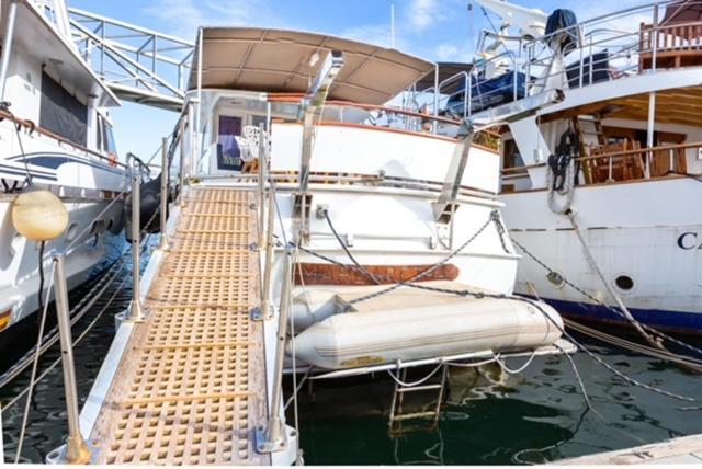Charming Boat In Barcelona - Perfect Getaway Hotel Сант Адриа де Бесос Екстериор снимка