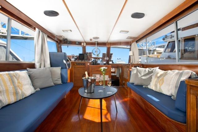 Charming Boat In Barcelona - Perfect Getaway Hotel Сант Адриа де Бесос Екстериор снимка